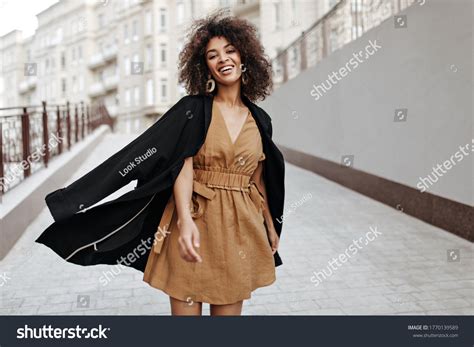 125,759 Dark Skin Brunette Images, Stock Photos & Vectors | Shutterstock