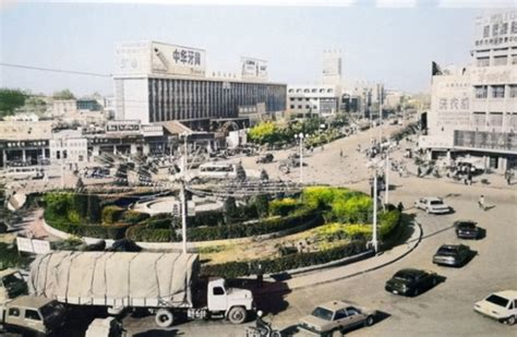 老照片：90年代的山东临沂，在建中的人民广场，街头的巴黎发廊|人民广场|临沂|年代_新浪新闻