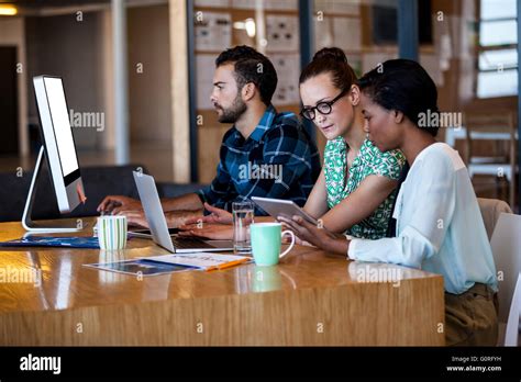 Business Person at Computer 的图像结果