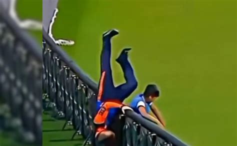 बॉल बॉय ने फाफ डु प्लेसिस को दिया 'धोबी पछाड़', सीधे स्टेडियम के बाहर ...