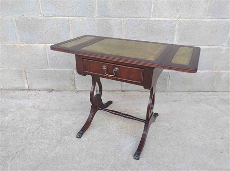 Mesa auxiliar antigua estilo inglés Regency. Mueble mesita mesilla de ...