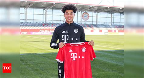 Bayern Munich sign American teen Che on loan from FC Dallas | Football ...