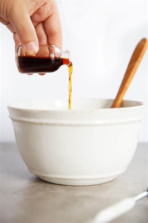 How to Make Homemade Vanilla Extract - Lexi's Clean Kitchen