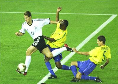 图文:[世界杯]德国2-0巴西卫冕 玛塔大力射门-搜狐体育