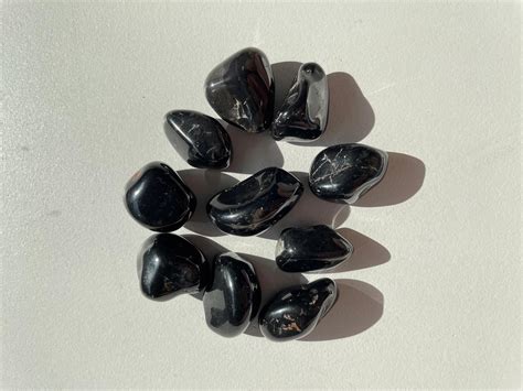 Black Onyx: Meaning, Properties, Benefits&Uses • The Green Crystal