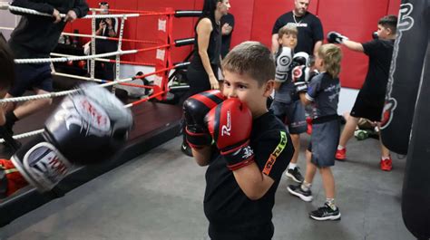 Kids Boxing 的图像结果