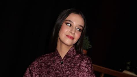 Victoria Federica se rinde al chic francés: su chaqueta de casi 600 ...