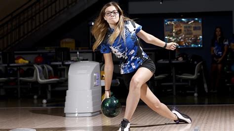 Women Bowler Wallpapers - Wallpaper Cave