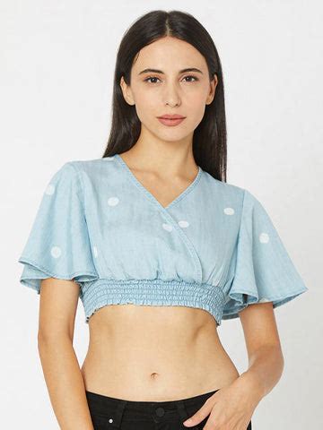 Trend Alert: The Latest Styles and Colors in Women's Tops for the Seas