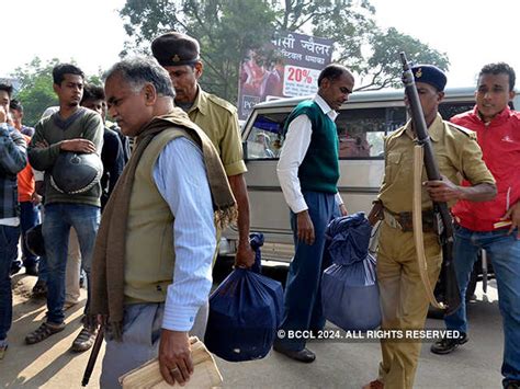 Demonetisation: India waits in long queues - New Delhi | The Economic Times