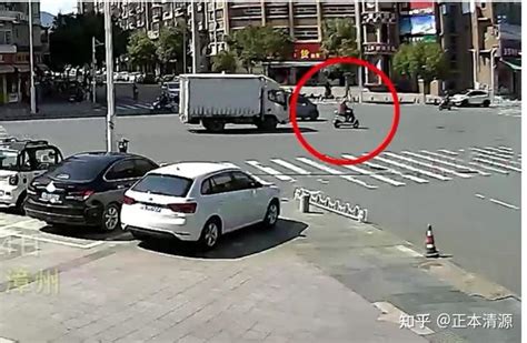 广东揭阳一轿车失控冲撞车辆行人致3死3伤，警方：涉事司机被控制