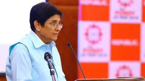 किरण बेदी बोलीं- नेतृत्व को जिम्मेदारी और कठोर फैसला लेने चाहिए - delhi ...