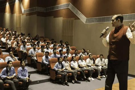 Jaipur National University Campus: Photos, Virtual Tour
