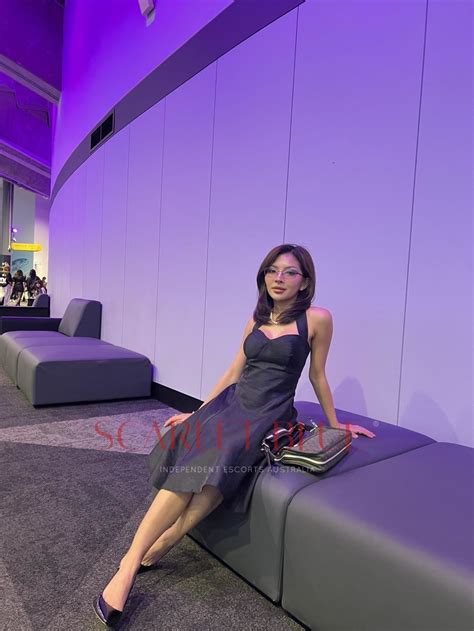 Gina Darling independent private escort - Scarlet Blue