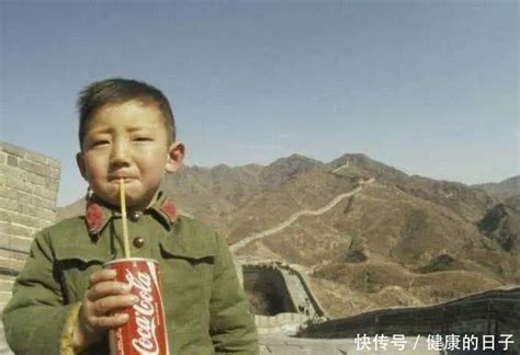 40年前长城上，中国第一个喝可乐的男孩，如今40岁满目沧桑 - 雪花新闻