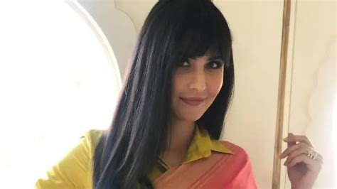 Katrina Kaif sports new hairstyle, pairs sneakers with saree. Fans are ...