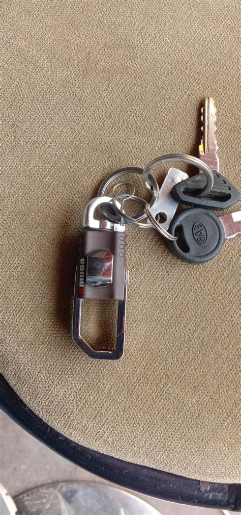 RainSound Metal Hook Press Button Opening Keychain for car Bike Keyring ...