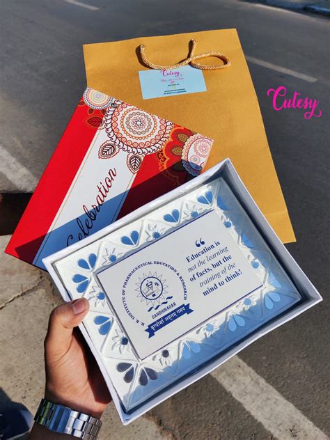 Cutesy Lippan Art Momento – Traditional Gujarat Art | Cutesy