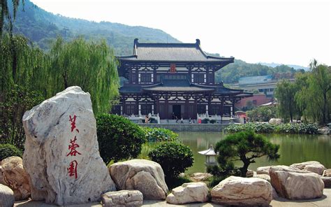西安华清宫必游景点芙蓉湖 和江南庭院比也不逊色