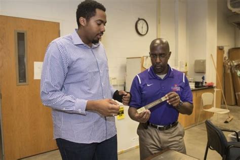 Vehicles with 'nerves' could soon sense damage like the way we feel ...