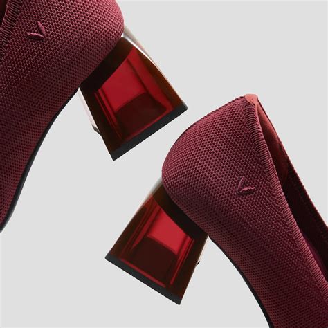 Aria Pointed-Toe Block Heel in Bordeaux | VIVAIA