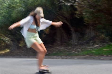 HTML CSS Animation Transition Bottom Top 的图像结果