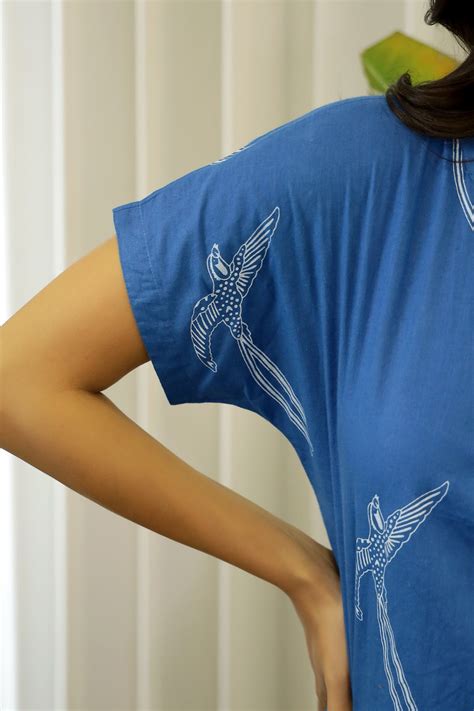 Women Blue and White Conversational Eagle printed Night suit set with