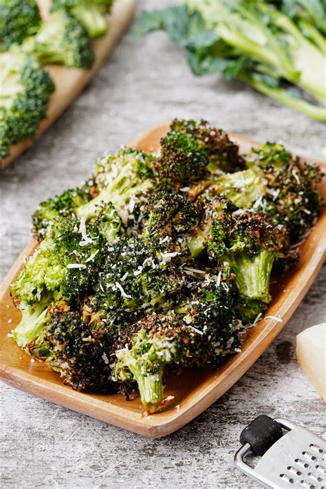 🥦🧀 Easy Air Fryer Broccoli Parmesan Recipe (+Video)