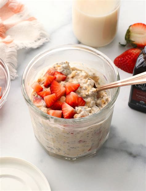 Strawberry Overnight Oats Recipe - Detoxinista