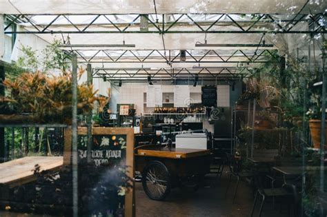 Outdoor Cafe 的图像结果