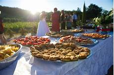Ideas For Wedding Food On A Budget by How To Plan A Wedding On A Budget 15 Tips Hirerush Ideas For Wedding Food On A Budget