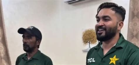 PAK Fan Wins Hearts by Supporting India in Women's World Cup Final ...