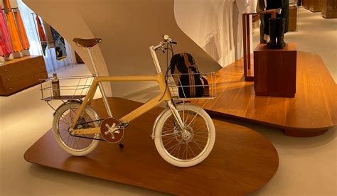 法国Hermès爱马仕碳纤维自行车 - 每日头条