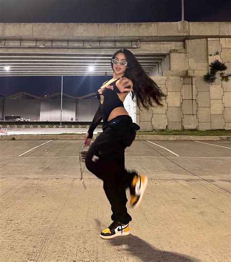 Rachelle Ruth | blurry but you get the picture @fashionnova | Instagram