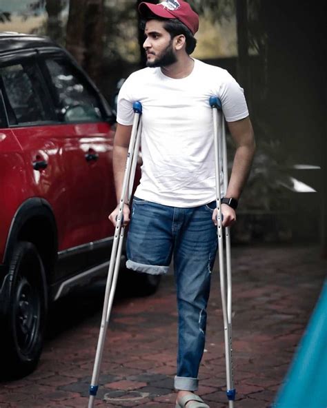 Fabulous Crutching Above-Knee Amputee Boyz | Amputee, Legs, Above knee