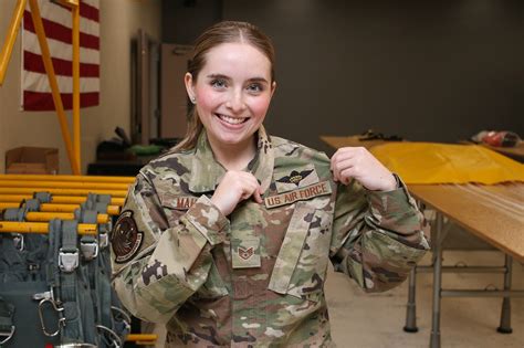Airman graduates Army riggers course with honors > 505th Command and Control Wing > Article Display