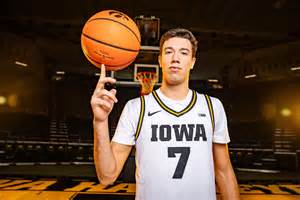 Iowa basketball demolishes Robert Morris: Final score, highlights