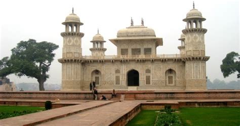 7 Iconic Indian Monuments That Were Built By Women
