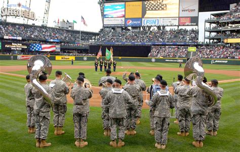 Mariners hold special night for Army birthday | Article | The United ...