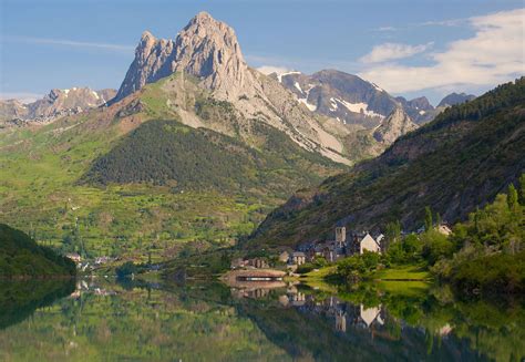 Pyrenees | Definition, Location, Map, Elevation, & Facts | Britannica