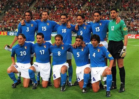 意大利2000欧洲杯的球衣装备，彻底改变了足球衫设计的杰作|球衣|意大利|欧洲杯_新浪新闻