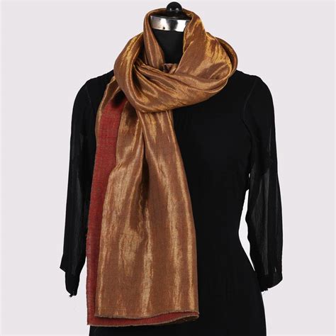 Shimmer Crimson Reversible Handwoven Pashmina Stole – Zaina by CtoK