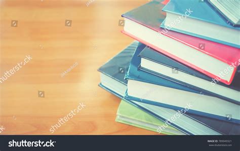 Library Book Stack 的图像结果