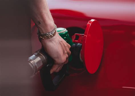 Seafoam vs. Lucas: Which Fuel Injector Cleaner Should You Choose ...