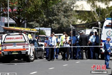 澳警：悉尼西南郊枪案嫌犯因自己造成枪伤身亡_新浪新闻