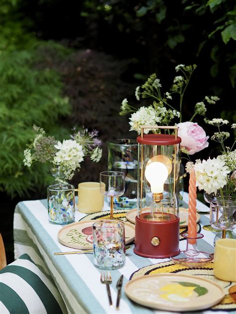 5 Simple Outdoor Table Setting Ideas: Easy Ways To Make The Most Of ...