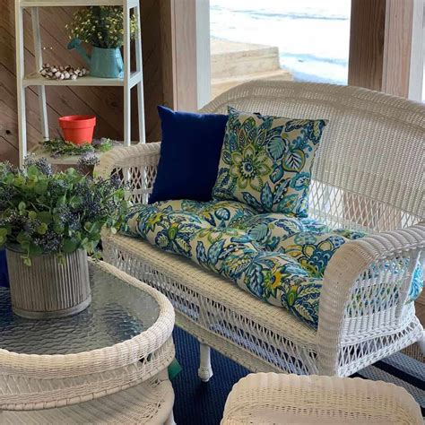 Stylish and Comfortable Furniture Ideas for Your Sunroom