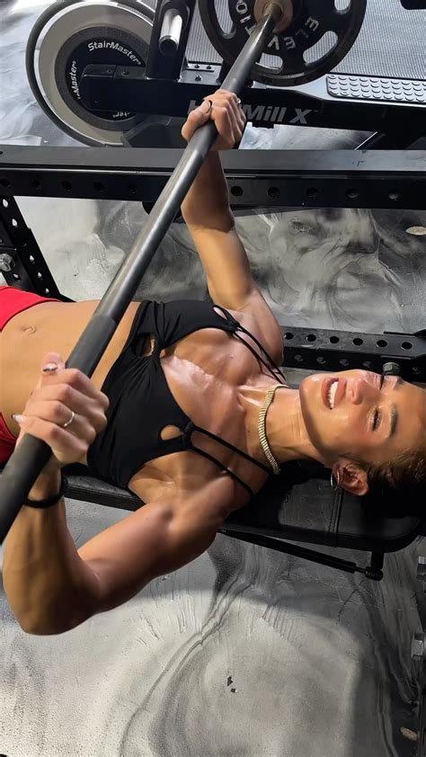Nicole Siff | Chest press! | Instagram
