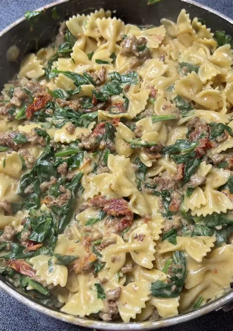 Creamy Bowtie Pasta with Italian Sausage, Sundried Tomatoes and Spinach ...