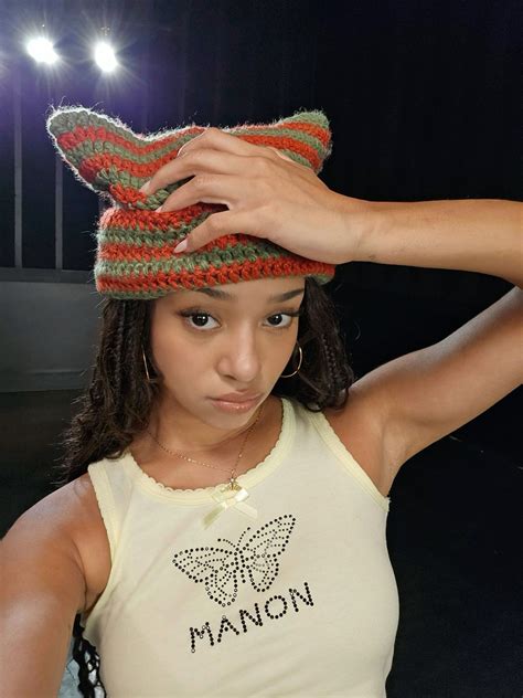 katseye manon selfie | Pretty celebrities, Mean girls, Singer